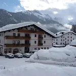 Garni Miramonti فالكادي